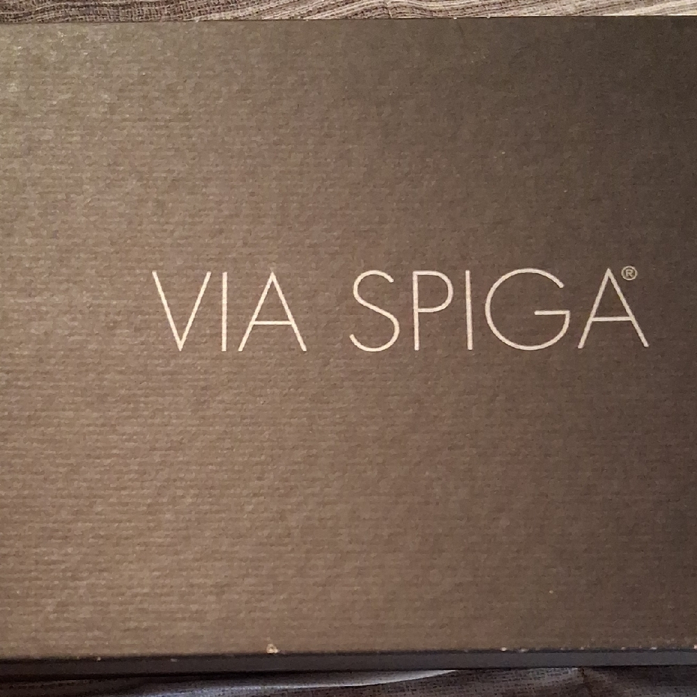 Via Spiga Elegant Black Packaging